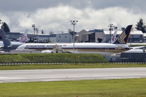 Singapore Airlines 787-10 9V-SCQ at KPAE Paine Field