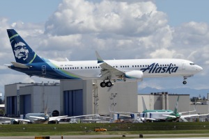 Alaska Airlines 737 N713AL at KPAE Paine Field
