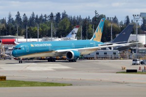 Vietnam Airlines 787-10 VN-A878 at KPAE Paine Field