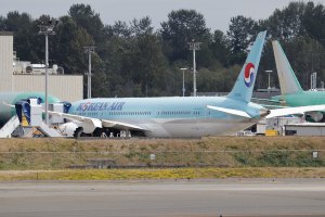 Korean Air 787-9 HL8392 at KPAE Paine Field