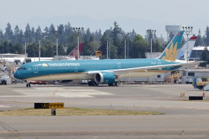 Vietnam Airlines VN-A877 at KPAE Paine Field