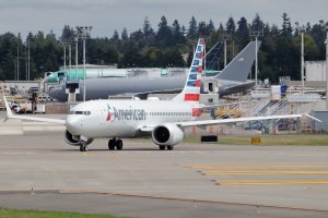 American Airlines 737 N355TW at KPAE Paine Field